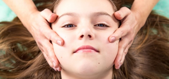 Cranio Sacrale Balancing - Hilfe bei Wachstumsschmerzen © Shutterstock