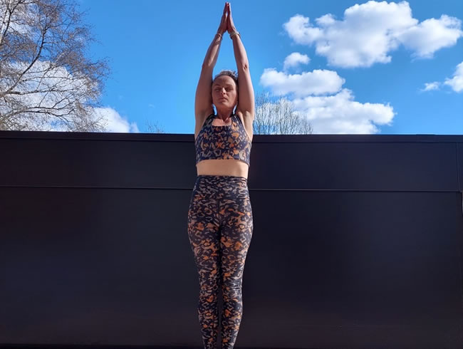 Heraufschauender Baum - Sonnengruß - das Mitmachyoga mit Katrin