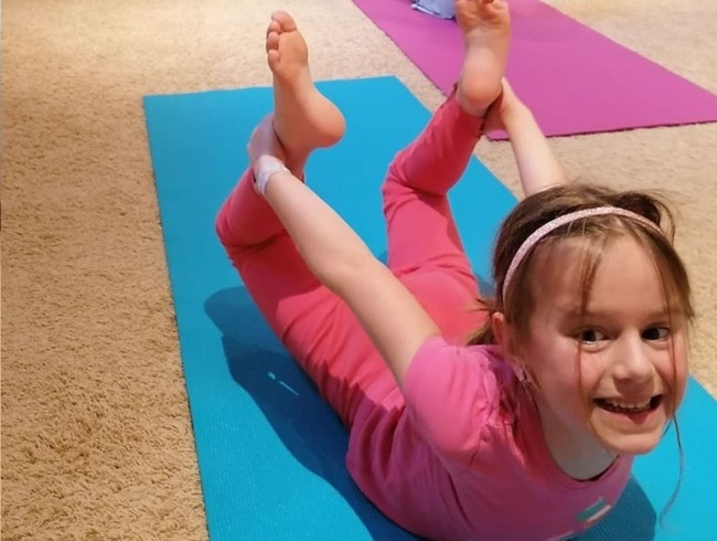Übungen zur Kräftigung von Rumpf, Bauch und Rückenmuskulatur bei Kindern