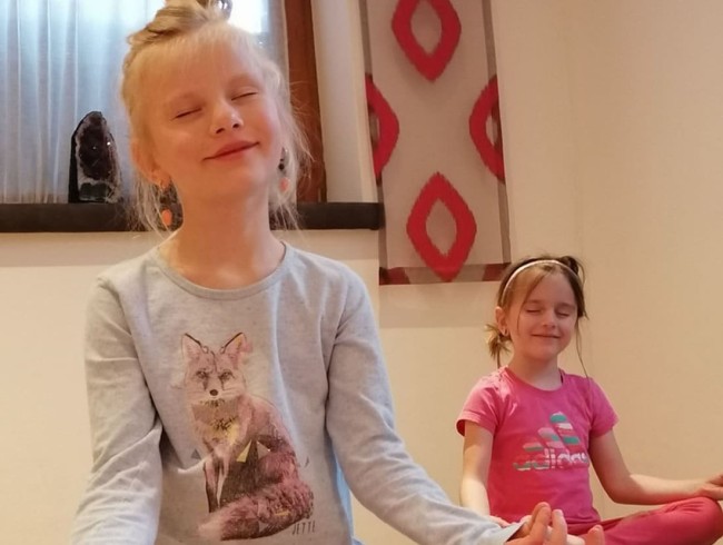 Entspannen und Genießen beim Kinderyoga